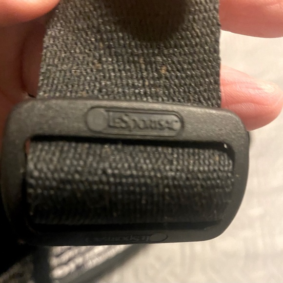 Vintage LeSportSac Black All over text print messenger adjustable crossbody bag - Picture 8 of 10